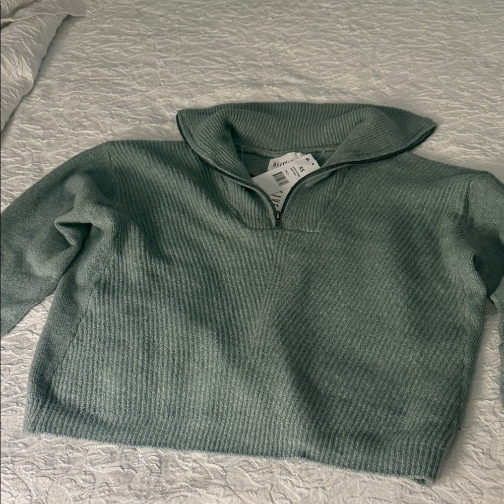 Elegant Jade Grey Women's Turtleneck Sweater - Picture 7 of 7